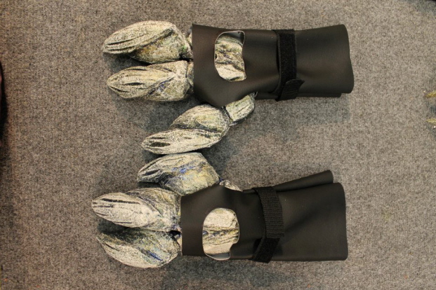 Turian gloves detail